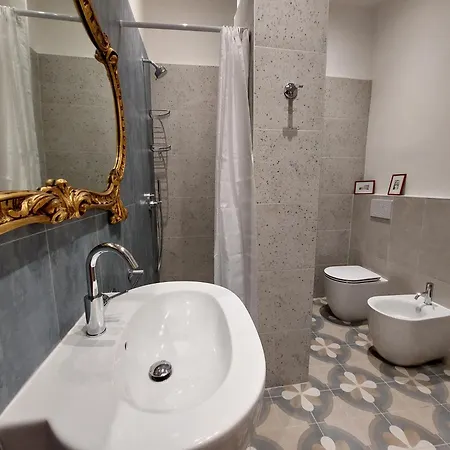 Della Dama Vicino Apartment *